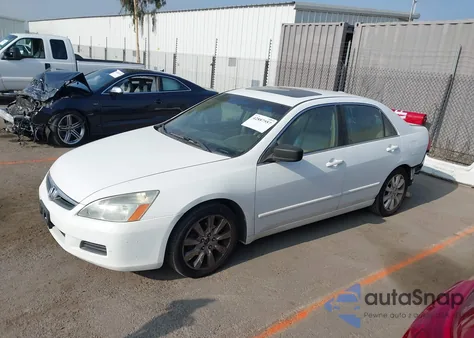 2007 Honda Accord 3.0 Ex z USA, uszkodzony, nr VIN 1HGCM66827A095720